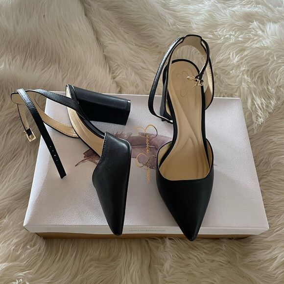 Black closed toe heels - Picture 4 of 7